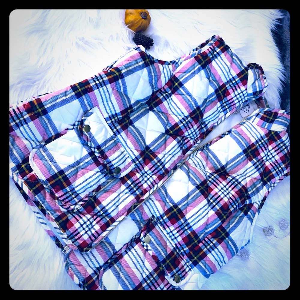 Plaid zip up vest 💕